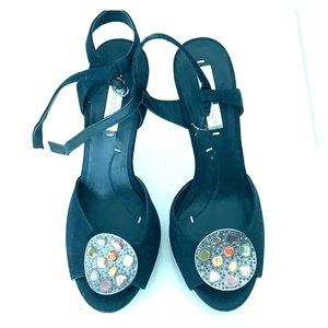 BCBG MAXAZRIA black pumps with crystals details